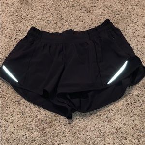 lululemon hotty hot short 2.5 shorts